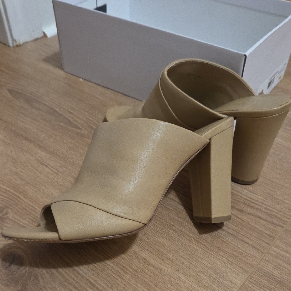 Vince 100% leather nude mules